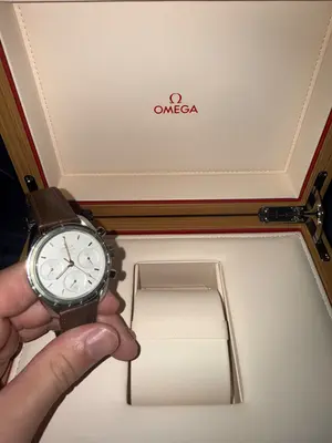 Omega Speedmaster 38 Co-Axial Chronometer Chronograph – Like New, Silver Dial, Leather Strap thumbnail 2