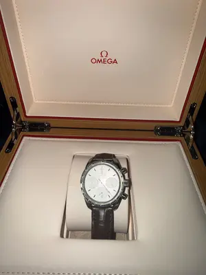 Omega Speedmaster 38 Co-Axial Chronometer Chronograph – Like New, Silver Dial, Leather Strap thumbnail 3