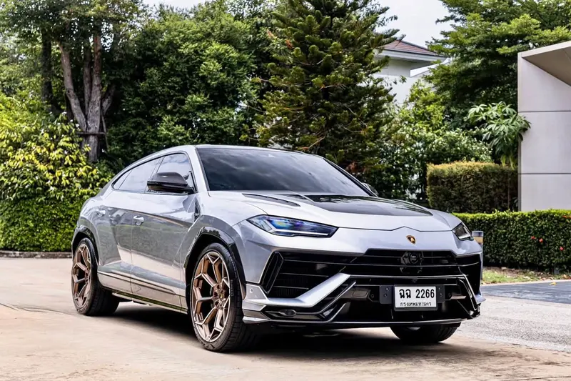 2025 Lamborghini URUS Performante
