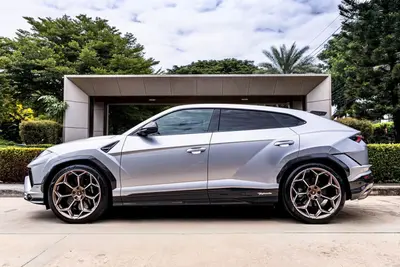 2025 Lamborghini URUS Performante thumbnail 3