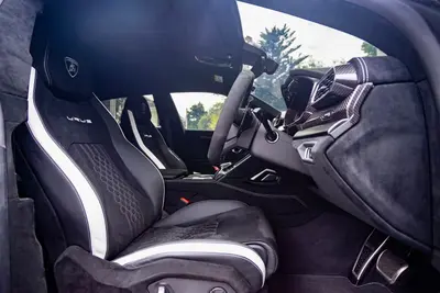 2025 Lamborghini URUS Performante thumbnail 6