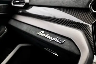 2025 Lamborghini URUS Performante thumbnail 8