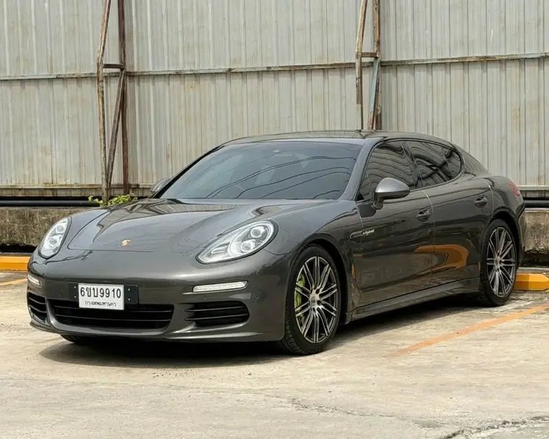 2016 Porsche Panamera S E-Hybrid – Agate Grey, Red Leather, 70,000 km, Full Service History