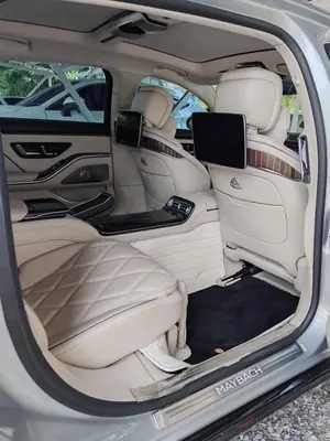 Mercedes-Maybach S580e Premium 2023 thumbnail 8